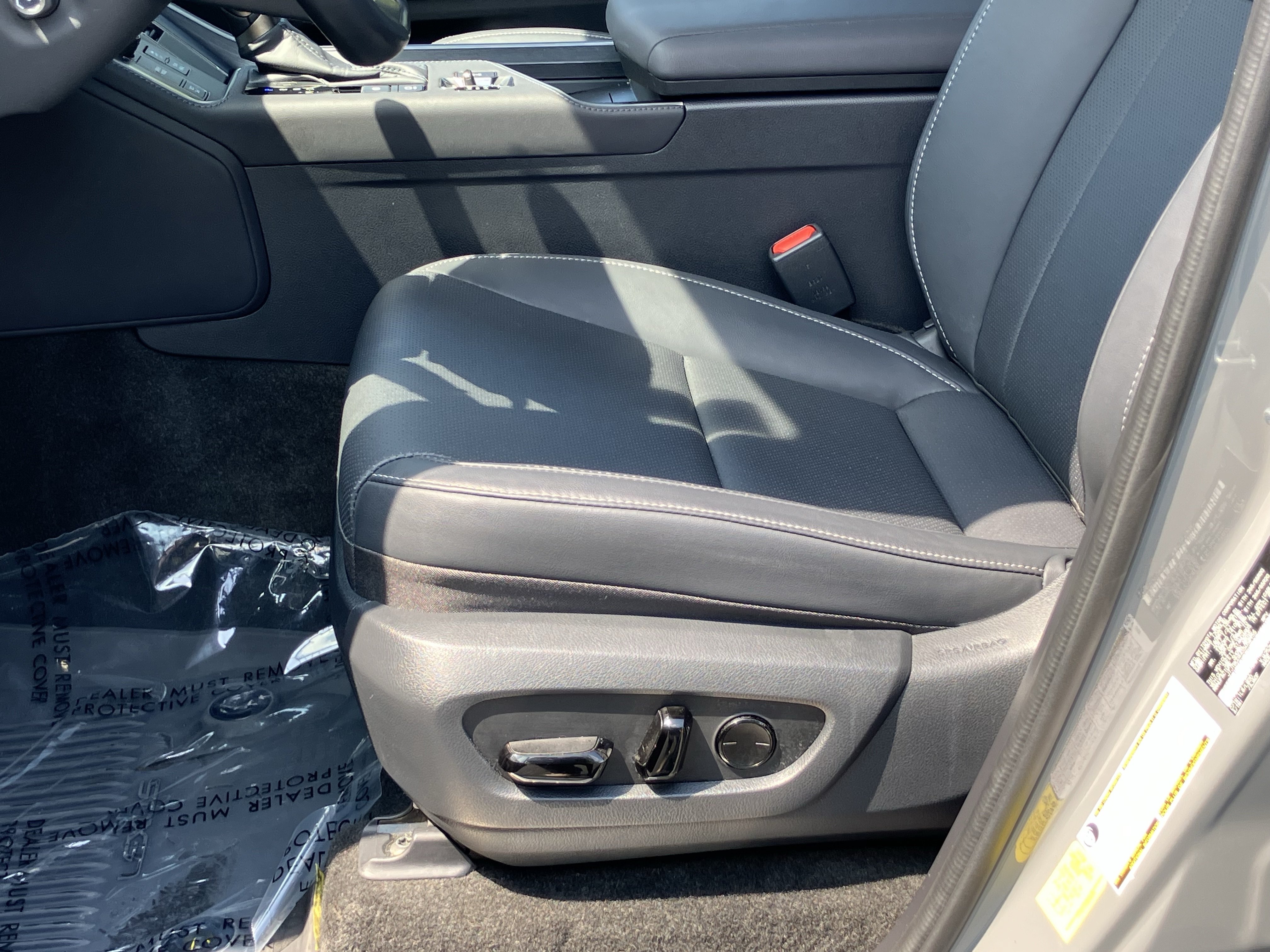 Used 2025 Lexus GX 550 w/ Accessory Package (2T) AWD/4WD image 17
