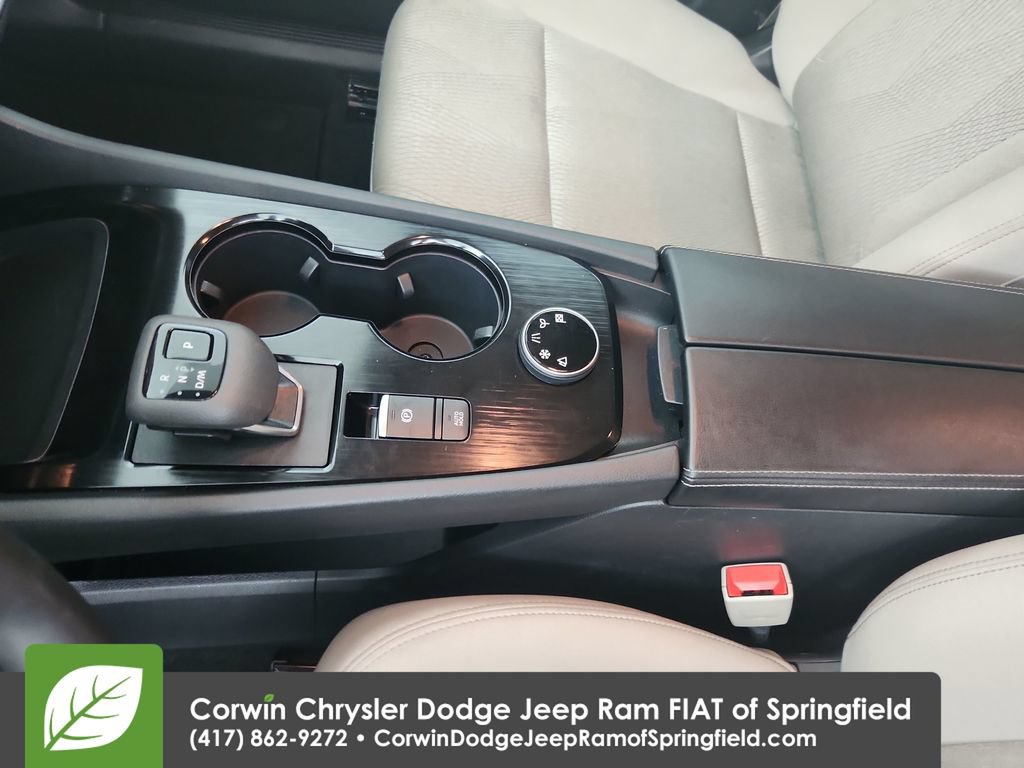 Used 2025 Nissan Rogue SV AWD/4WD image 27