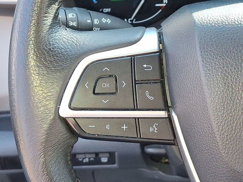 Used 2024 Toyota Sienna XLE image 17