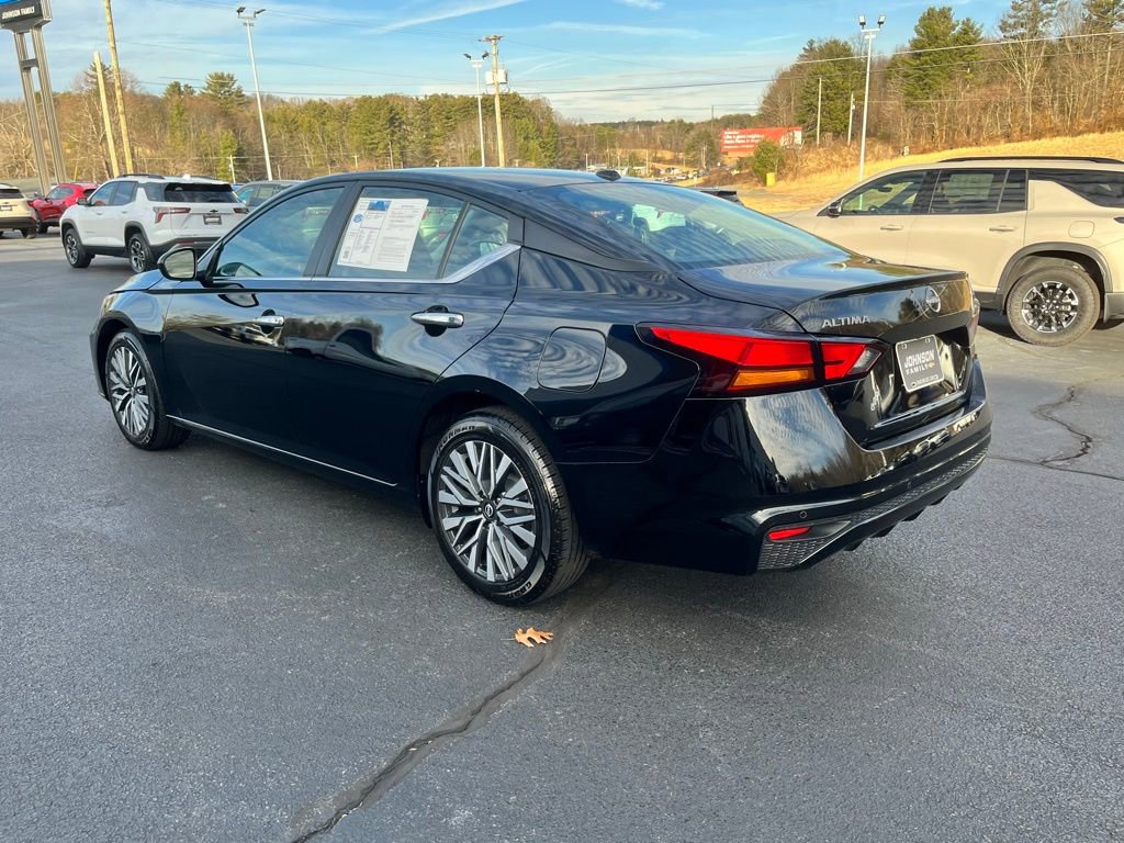 Used 2024 Nissan Altima 2.5 SV image 5