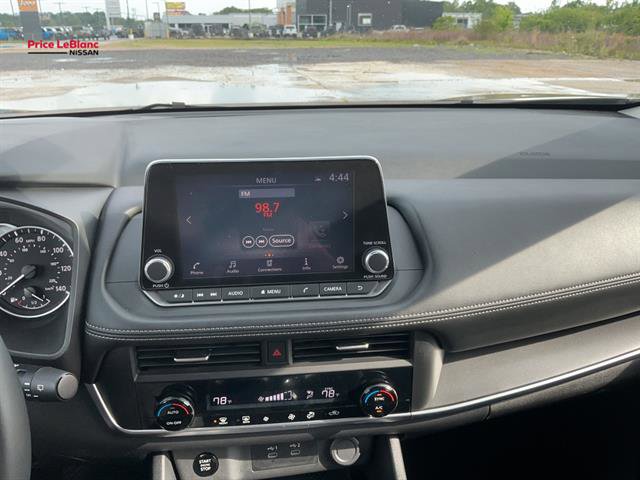 Used 2025 Nissan Rogue SV image 10