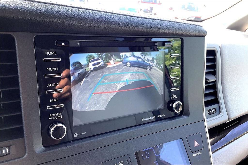 Used 2020 Toyota Sienna XLE FWD image 24