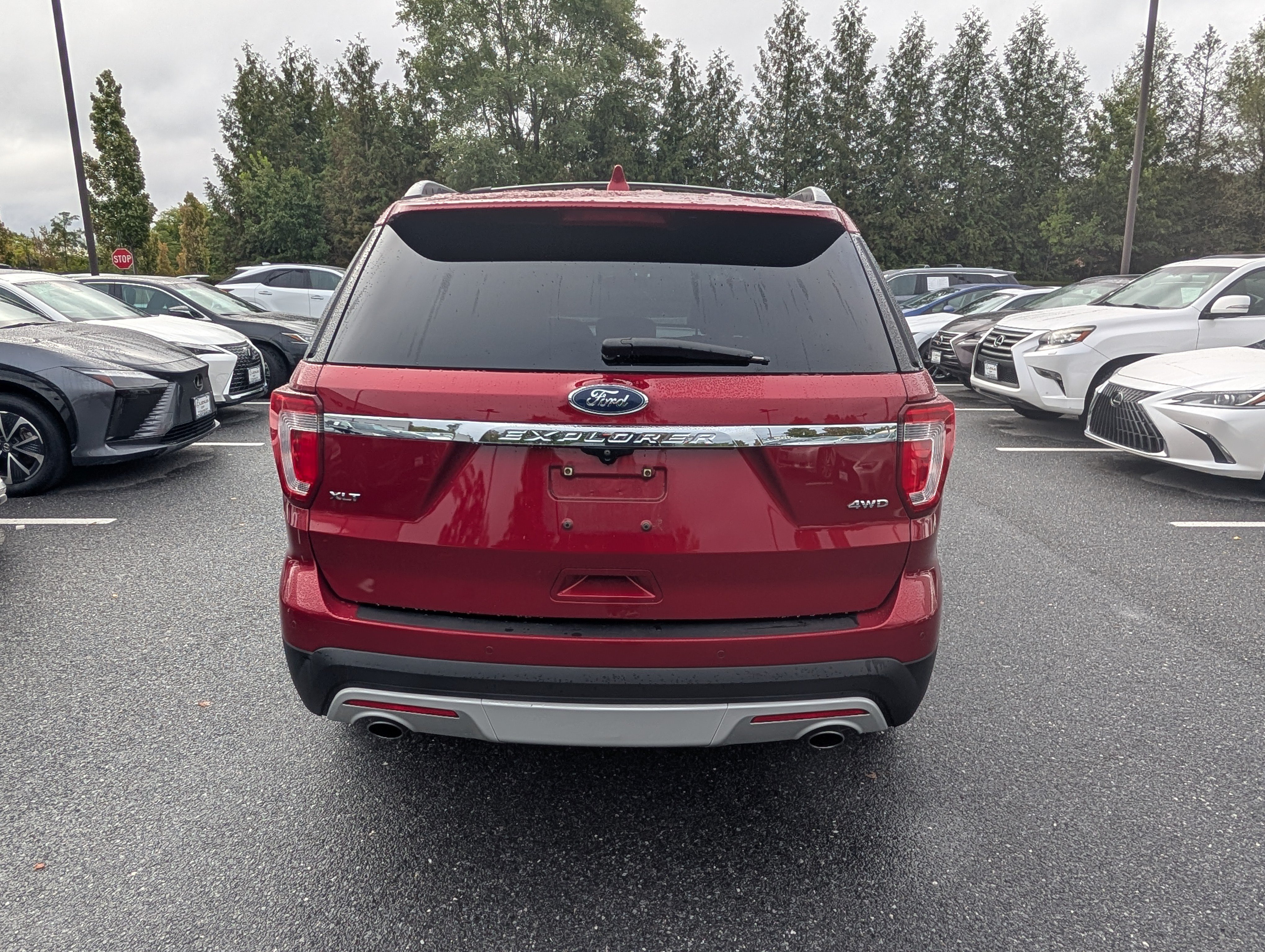 Used 2016 Ford Explorer XLT w/ Equipment Group 202A AWD/4WD image 4
