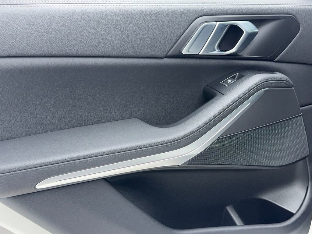 Used 2022 BMW X5 xDrive40i w/ Parking Assistance Package image 44