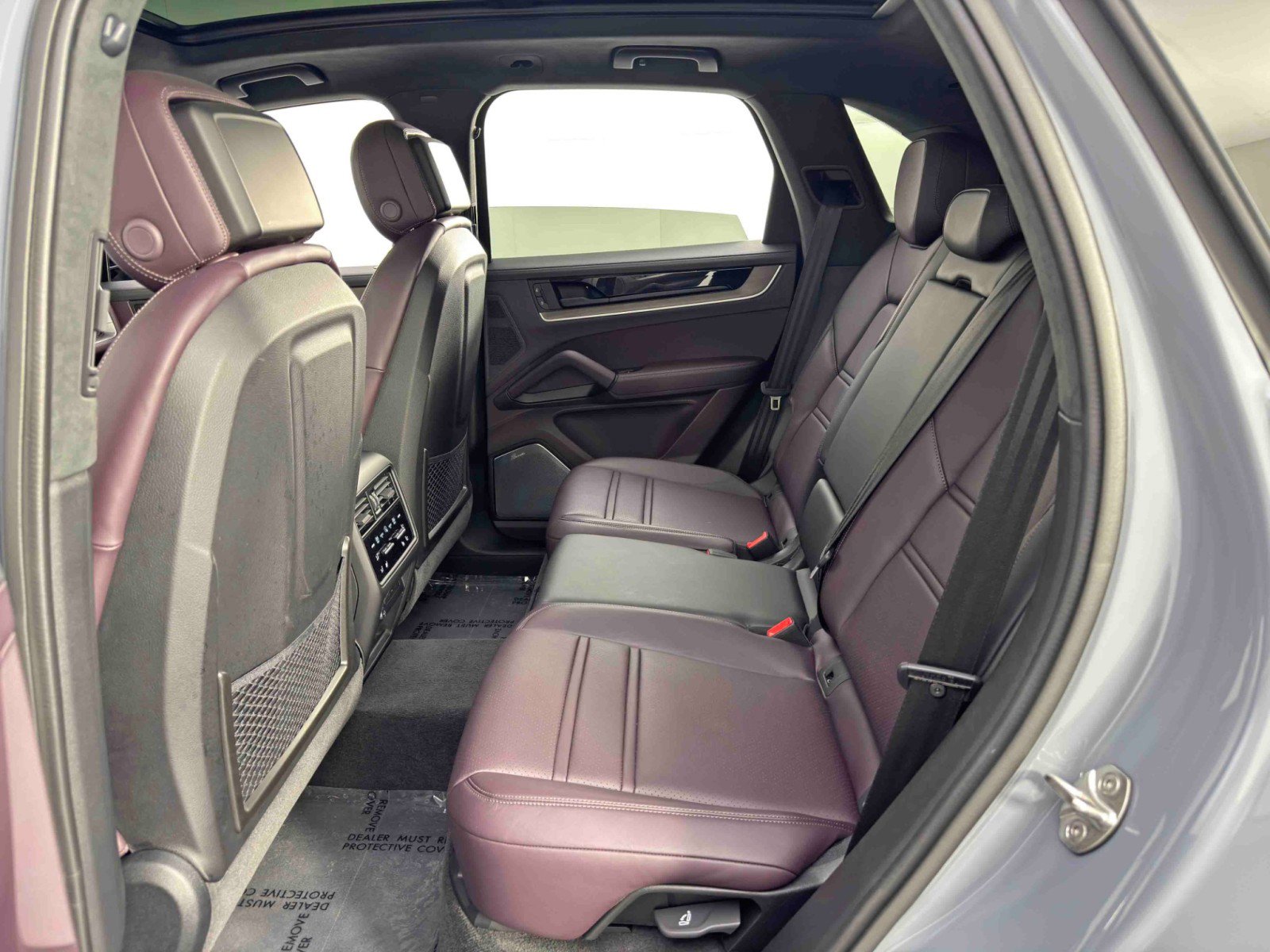 Used 2024 Porsche Cayenne Turbo AWD/4WD image 44