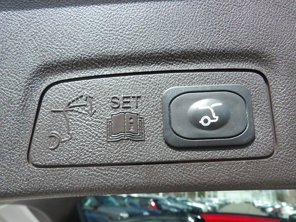 Used 2019 Lincoln MKC Reserve image 24