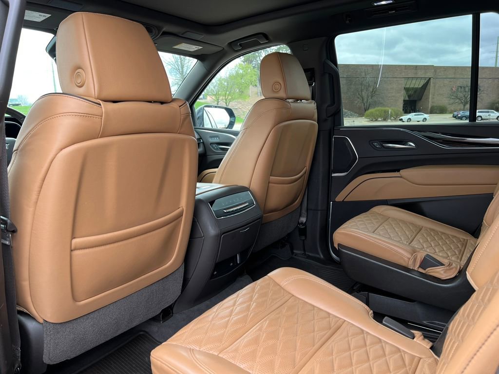 Used 2021 Cadillac Escalade Premium Luxury w/ Driver Assist Tech Package image 36