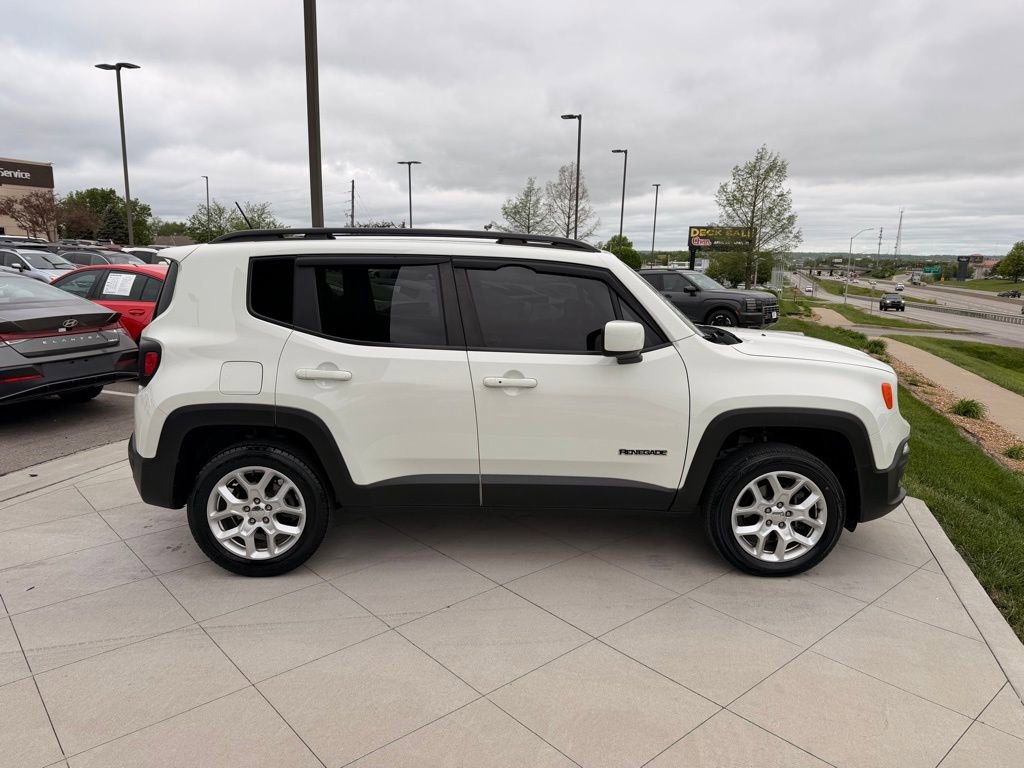 Used 2017 Jeep Renegade Latitude AWD/4WD image 6