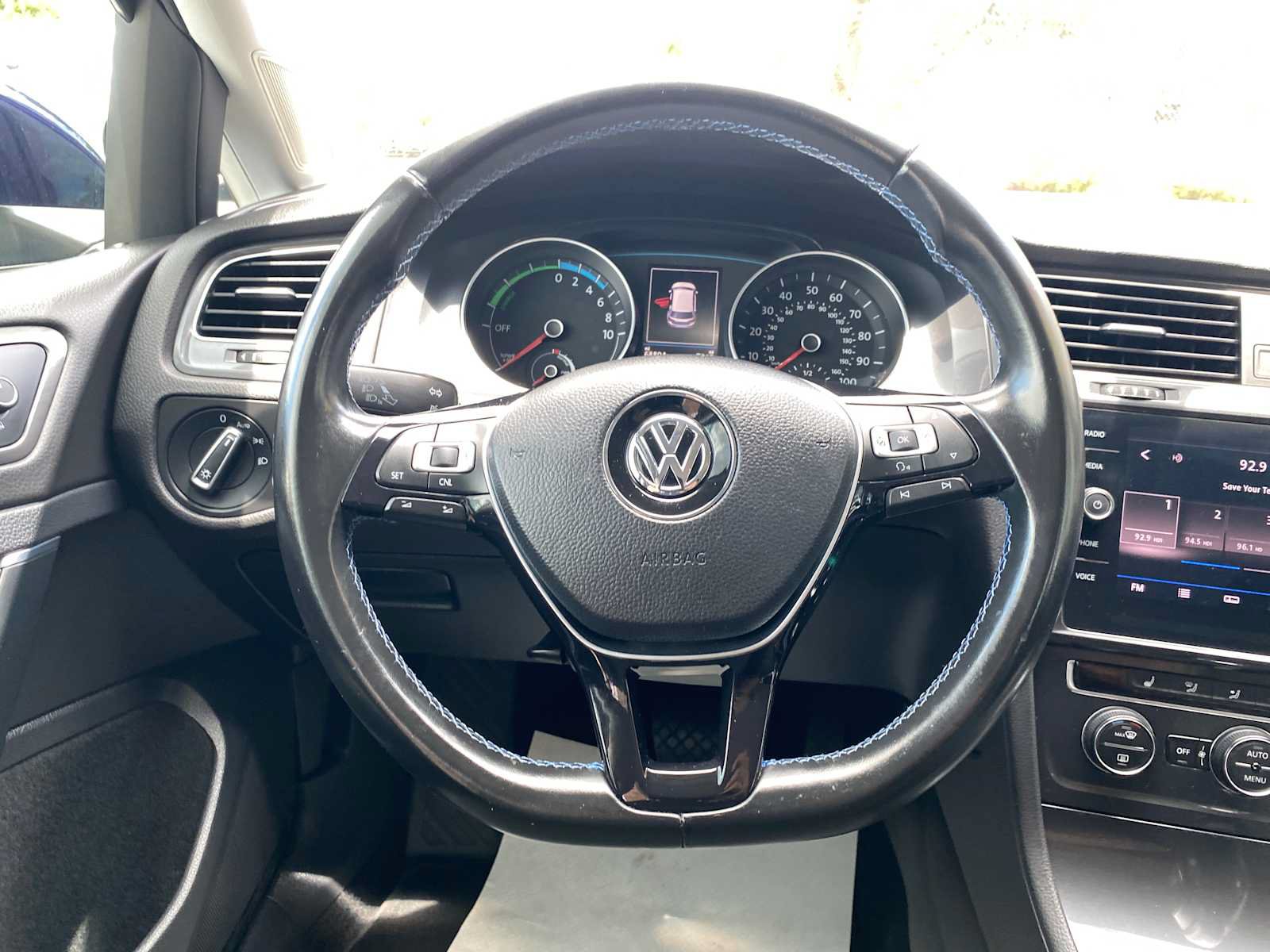 Used 2017 Volkswagen e-Golf SE FWD image 16