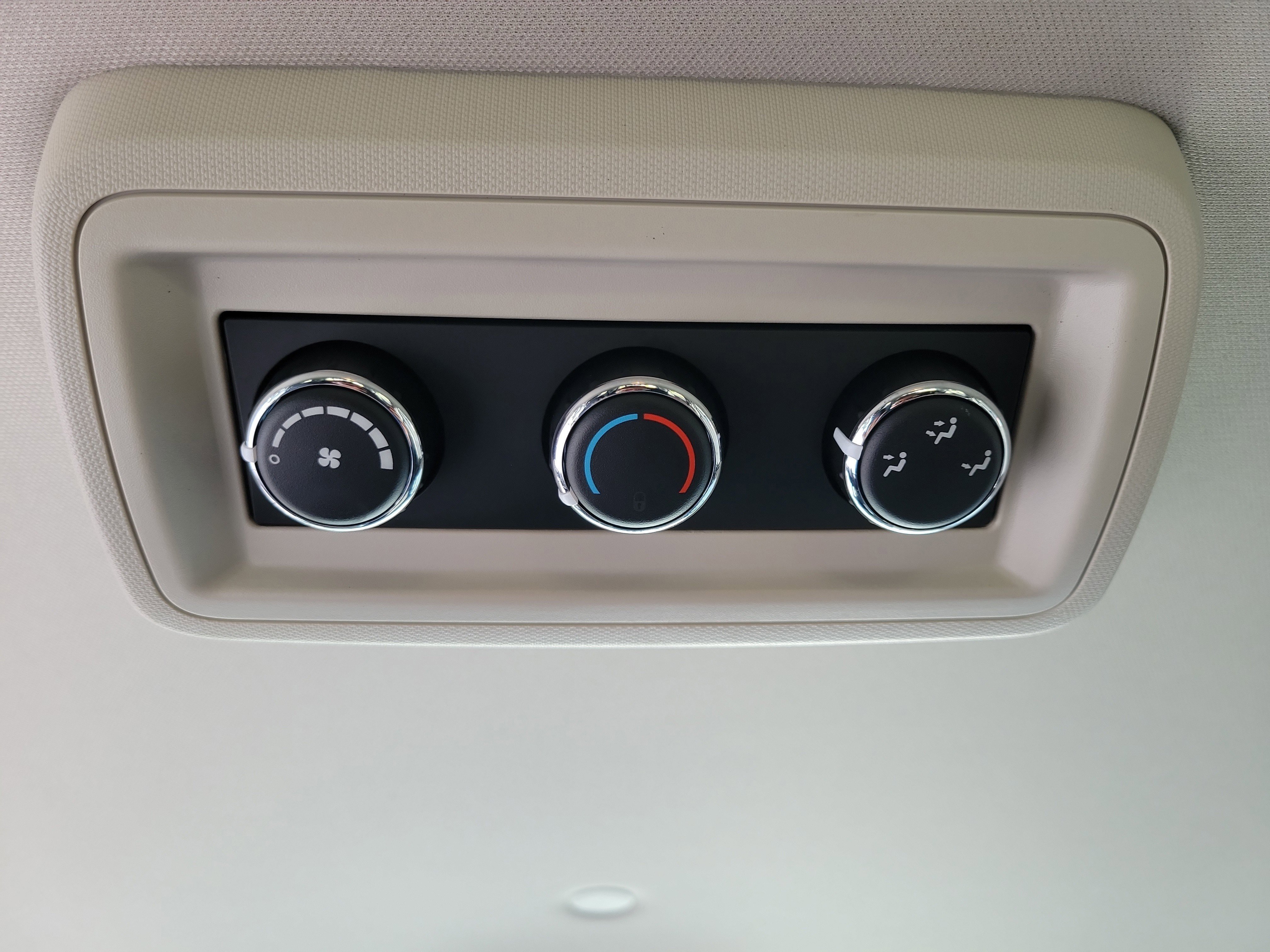 Used 2018 Dodge Grand Caravan SE image 18