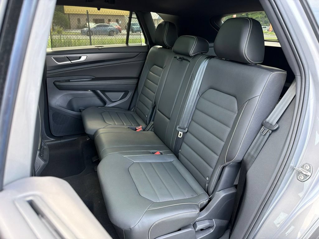 Used 2024 Volkswagen Atlas Cross Sport SEL R-Line AWD/4WD image 19