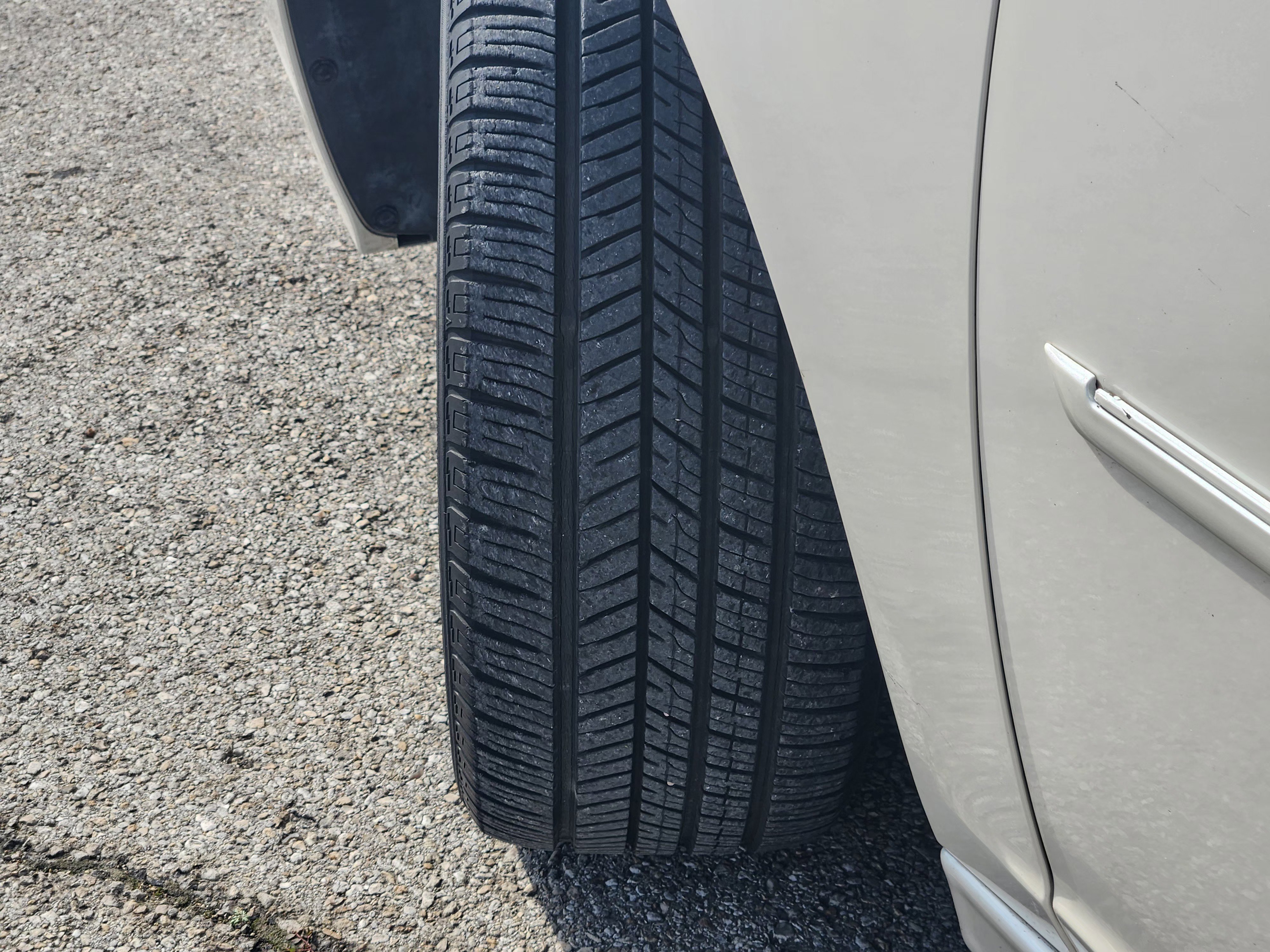 Used 2011 Buick Lucerne CXL w/ Driver Confidence Package FWD image 11