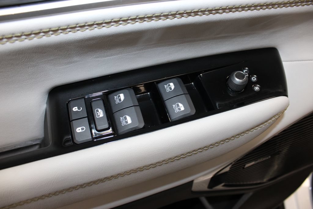 Used 2024 Jeep Wagoneer L Series III w/ Premium Group I AWD/4WD image 26