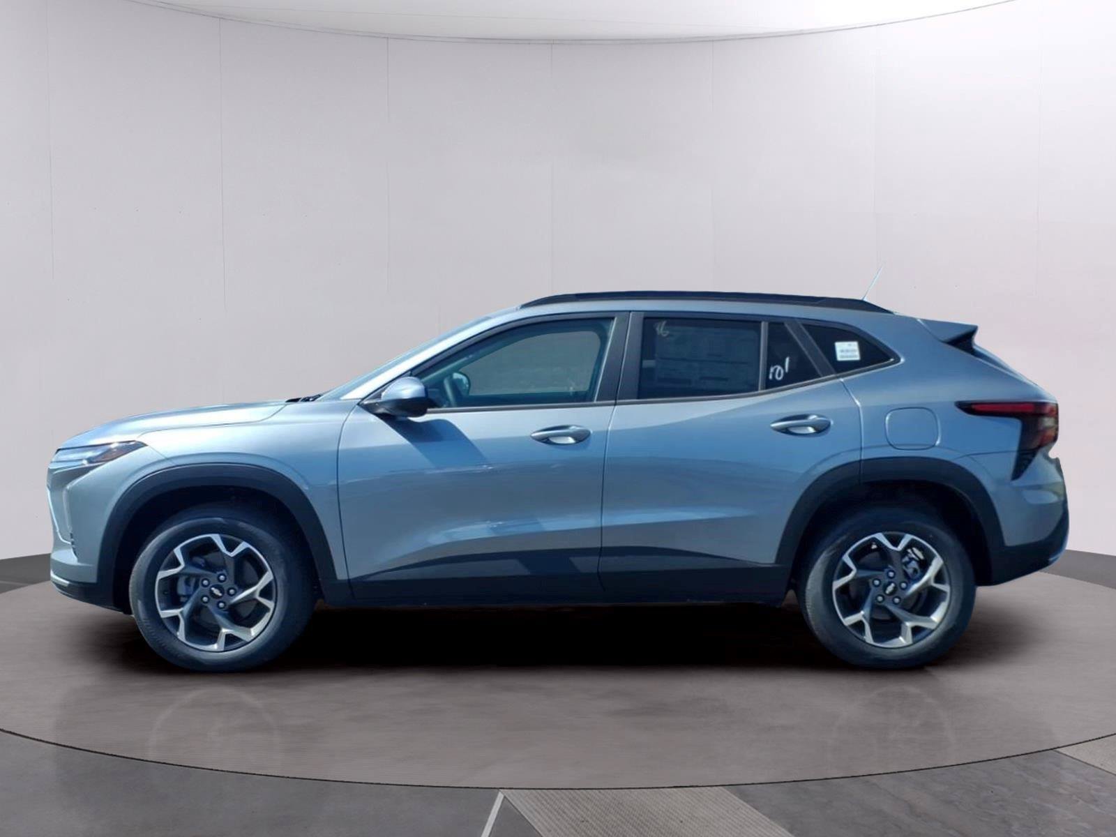 New 2026 Chevrolet Trax LT w/ Driver Confidence Package FWD image 2