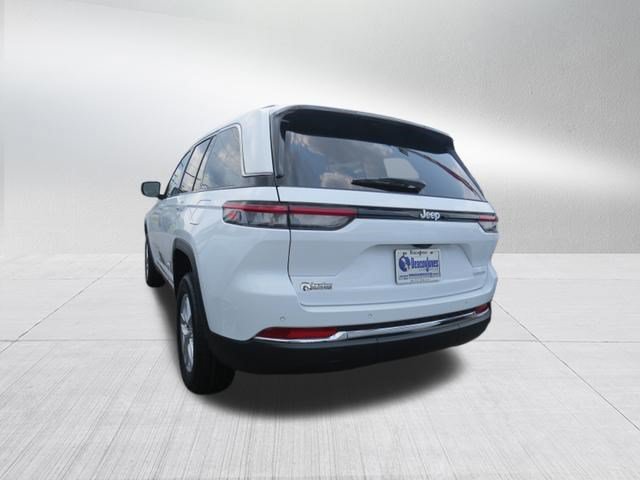 New 2026 Jeep Grand Cherokee Laredo RWD image 3