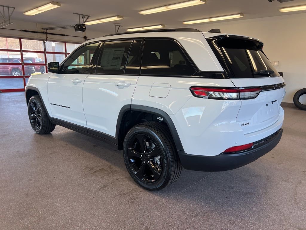 New 2025 Jeep Grand Cherokee Altitude image 22