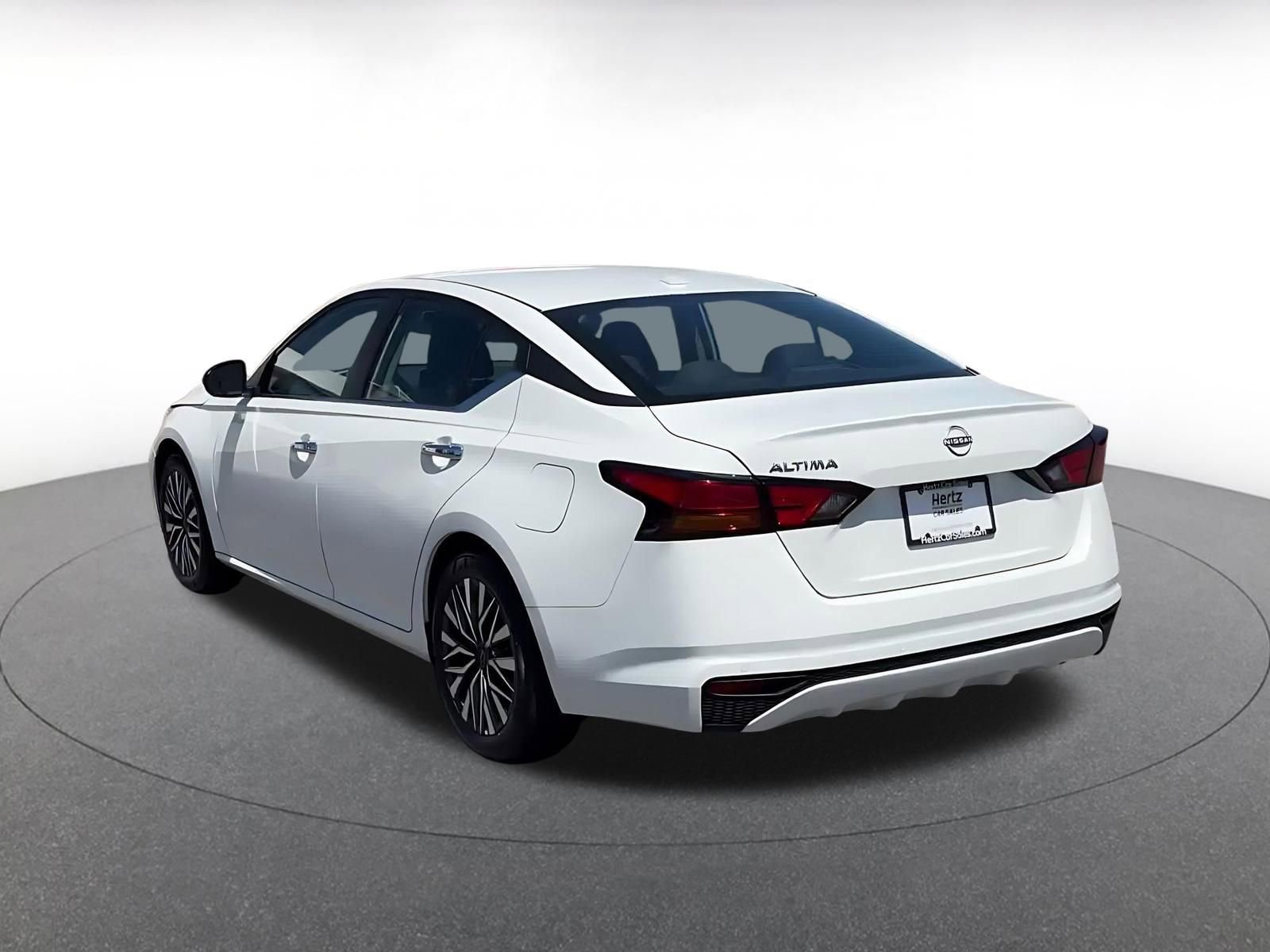 Used 2025 Nissan Altima 2.5 SV FWD image 11