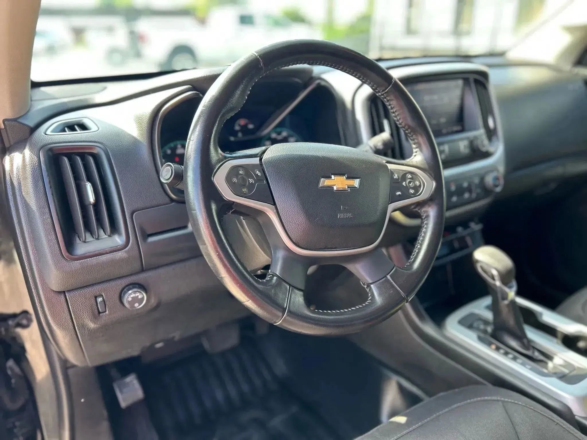 Used 2022 Chevrolet Colorado LT w/ Fleet Safety Package RWD image 12