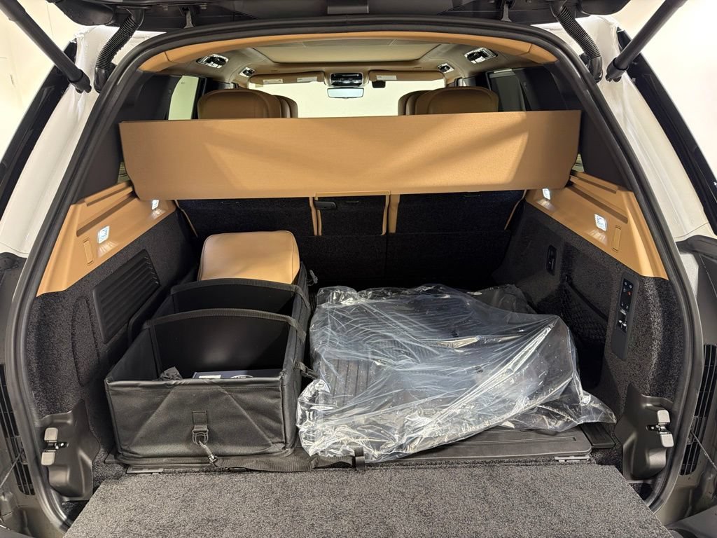 Certified 2026 Land Rover Range Rover Autobiography AWD/4WD image 29
