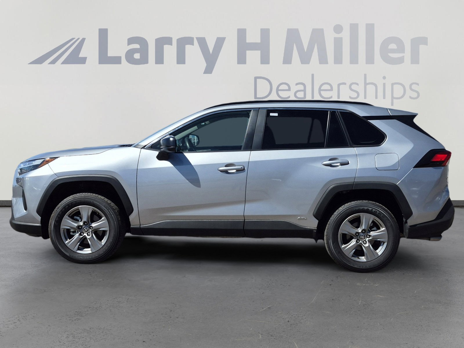 Used 2025 Toyota RAV4 LE image 2