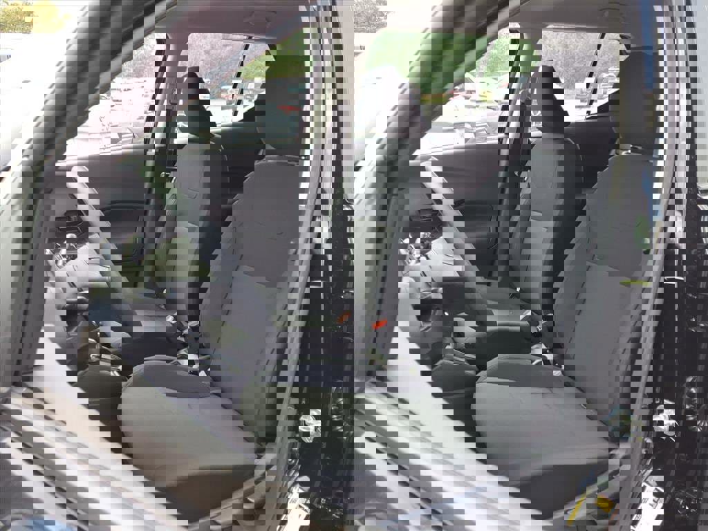 New 2025 Nissan Kicks Play S image 5