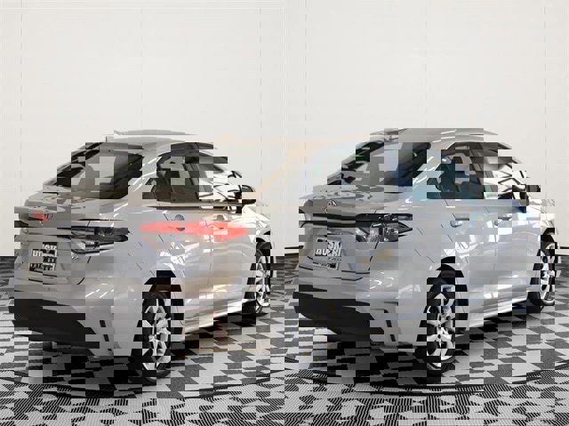 Used 2025 Toyota Corolla LE image 4