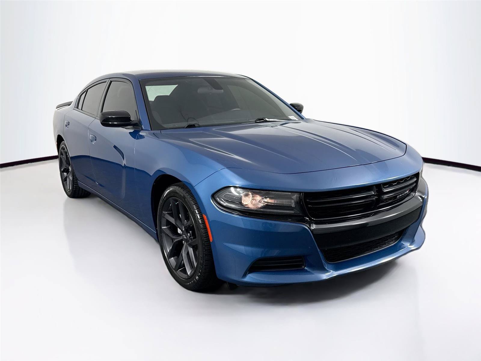 Used 2021 Dodge Charger SXT w/ Blacktop Package RWD image 7