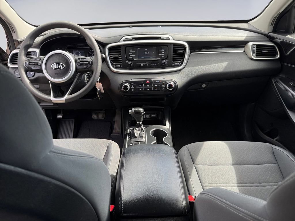 Used 2017 Kia Sorento FWD image 13
