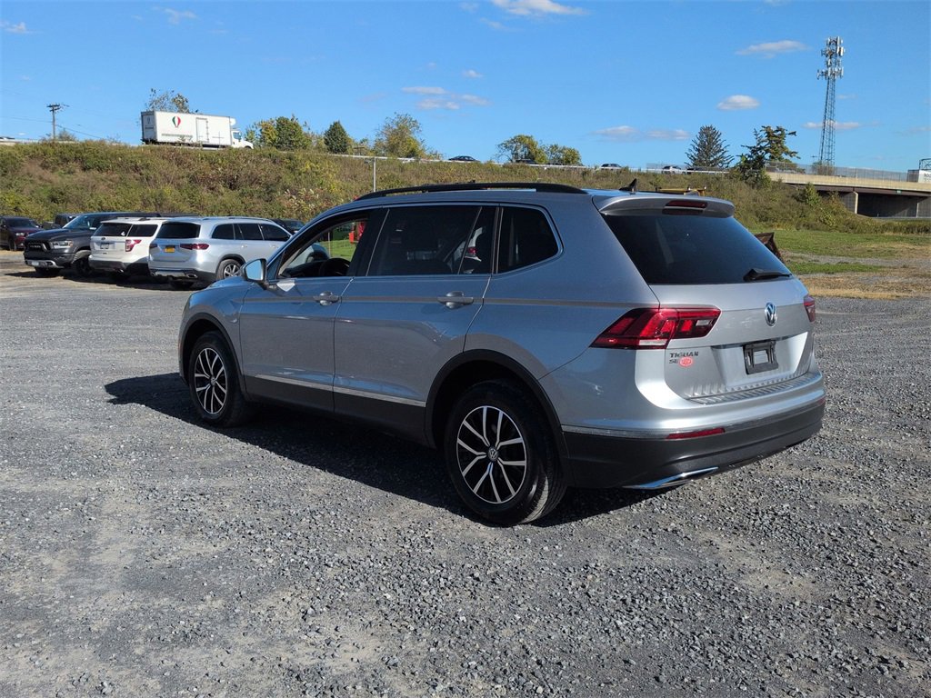 Used 2021 Volkswagen Tiguan SE w/ Panoramic Sunroof Package image 6