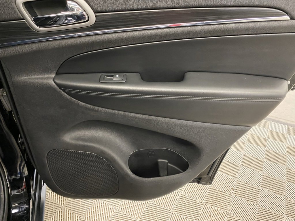 Used 2020 Jeep Grand Cherokee Limited image 16