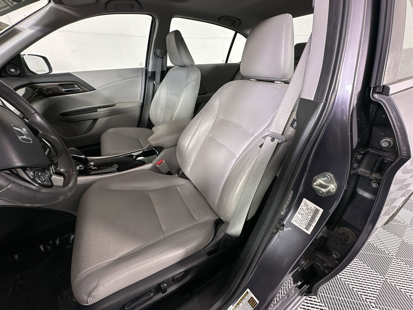 Used 2017 Honda Accord EX-L image 11