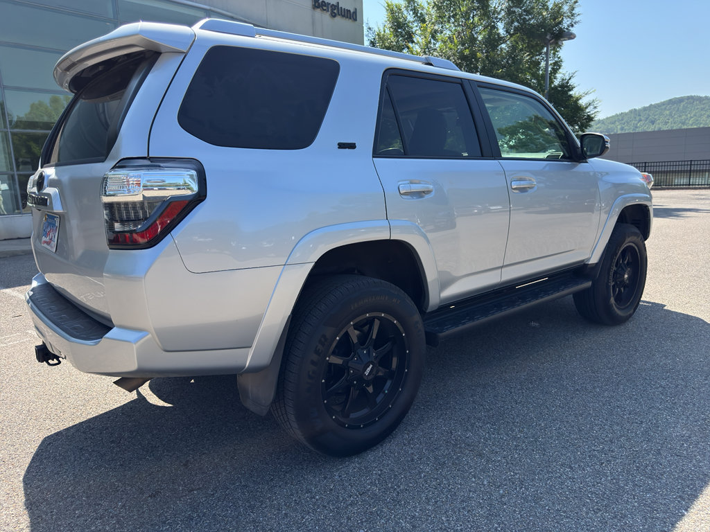 Used 2016 Toyota 4Runner SR5 Premium AWD/4WD image 4