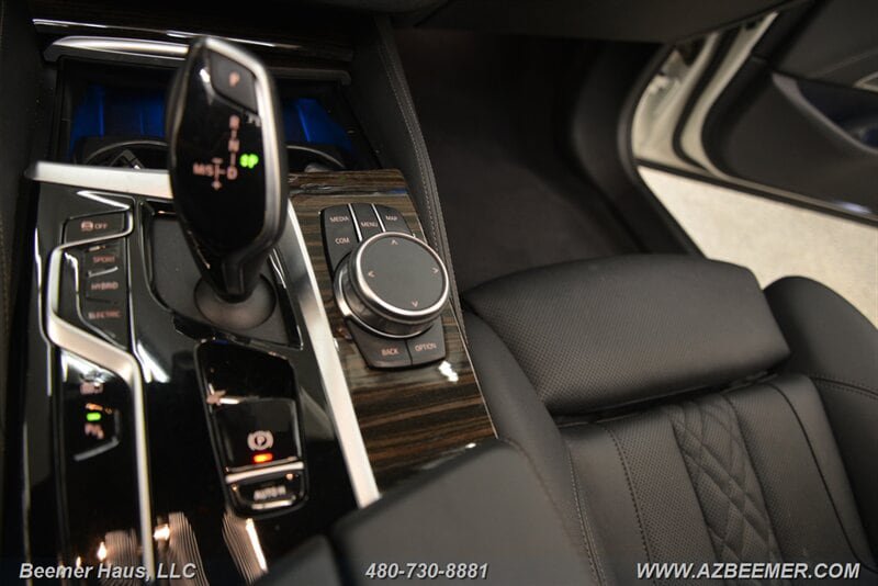 Used 2023 BMW 530e w/ M Sport Package RWD image 39