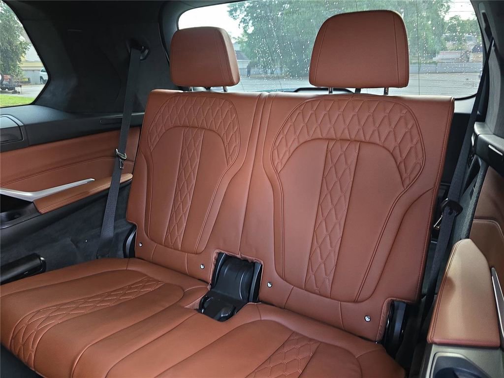 Used 2025 BMW X7 xDrive40i w/ M Sport Package AWD/4WD image 12