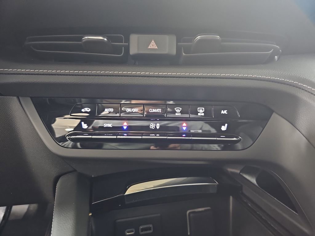 Used 2023 Buick Envision Preferred FWD image 28