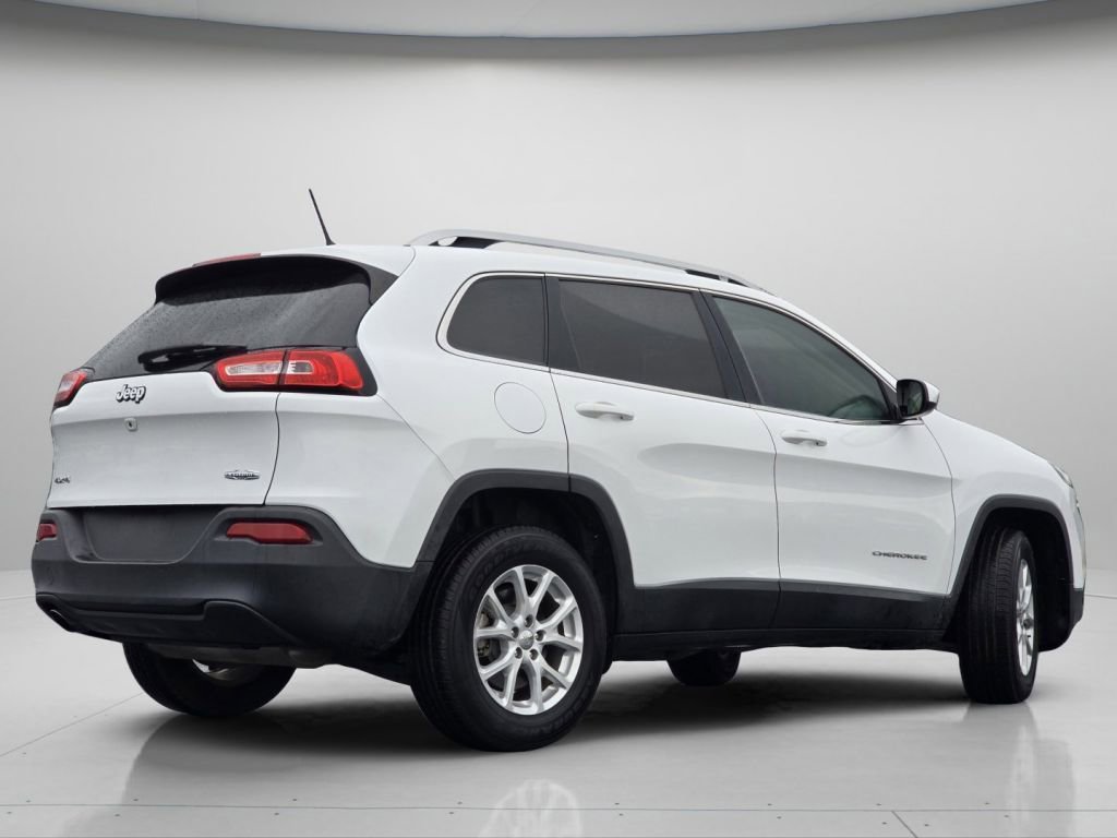 Used 2018 Jeep Cherokee Latitude AWD/4WD image 18