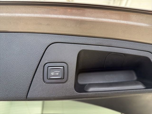 Used 2019 Buick Envision Essence AWD/4WD image 29