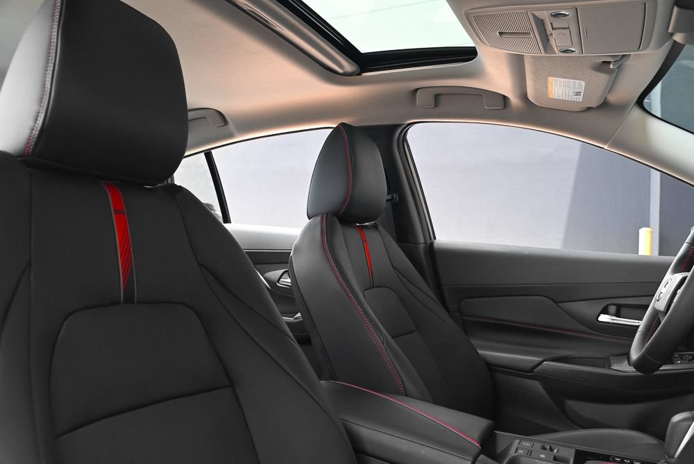 Used 2026 Nissan Sentra SR w/ SR Premium Package FWD image 15
