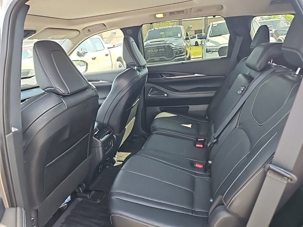 Used 2023 INFINITI QX60 Sensory w/ Cargo Package image 15