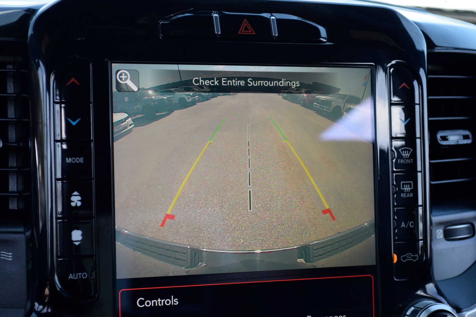 Used 2019 RAM 1500 Laramie AWD/4WD image 13