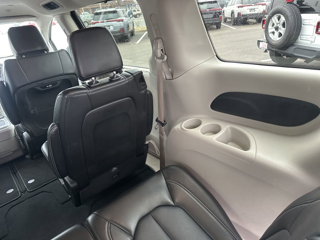 Used 2024 Chrysler Pacifica Touring-L image 29