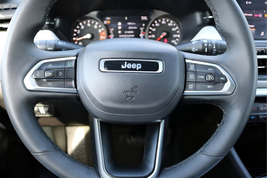 Used 2025 Jeep Compass Limited AWD/4WD image 22