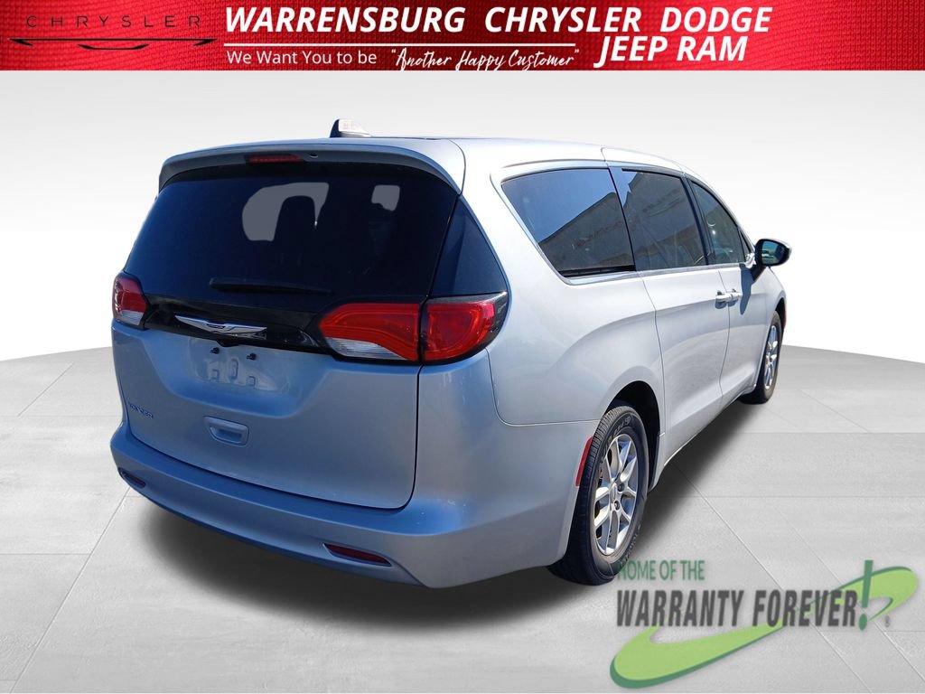 Used 2023 Chrysler Voyager LX FWD image 4