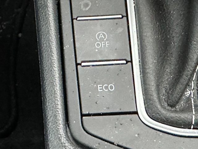 Certified 2025 Volkswagen Jetta SE image 33