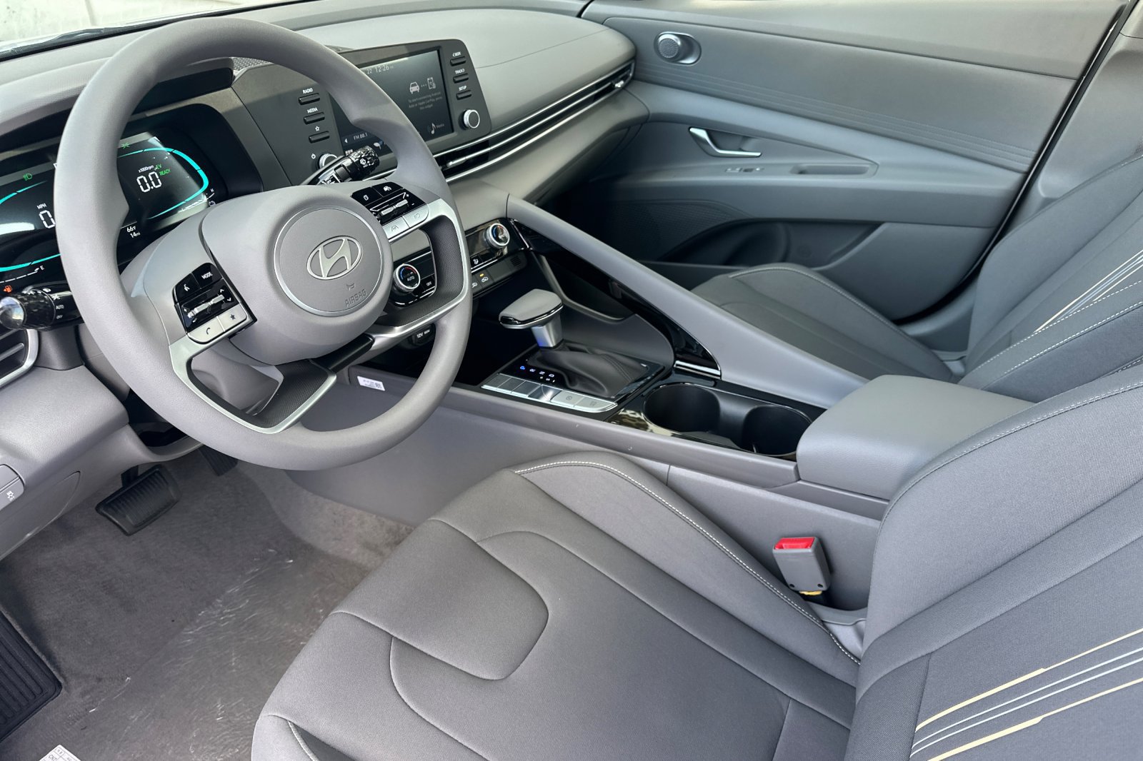 New 2026 Hyundai Elantra Hybrid FWD image 11
