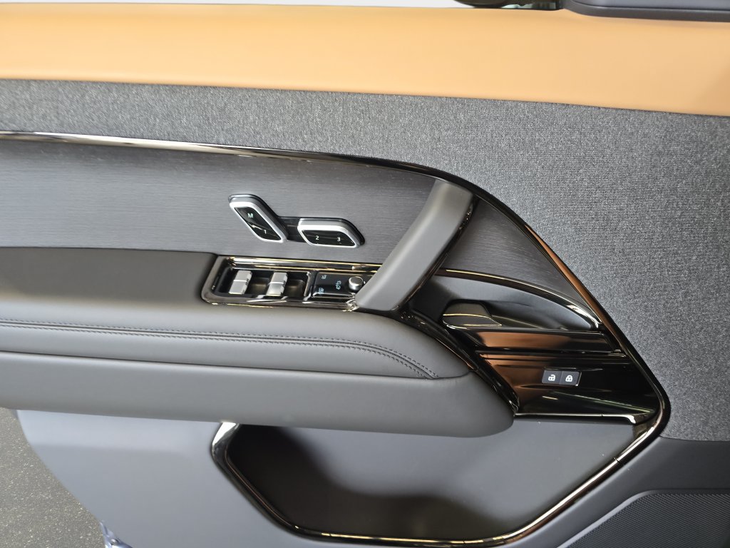 New 2027 Land Rover Range Rover Sport Dynamic SE AWD/4WD image 19