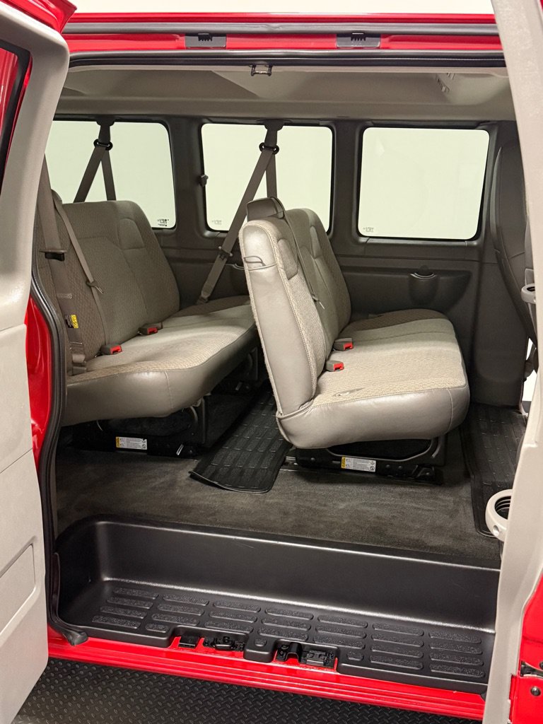 Used 2017 Chevrolet Express 3500 LT w/ LT Preferred Equipment Group RWD image 9