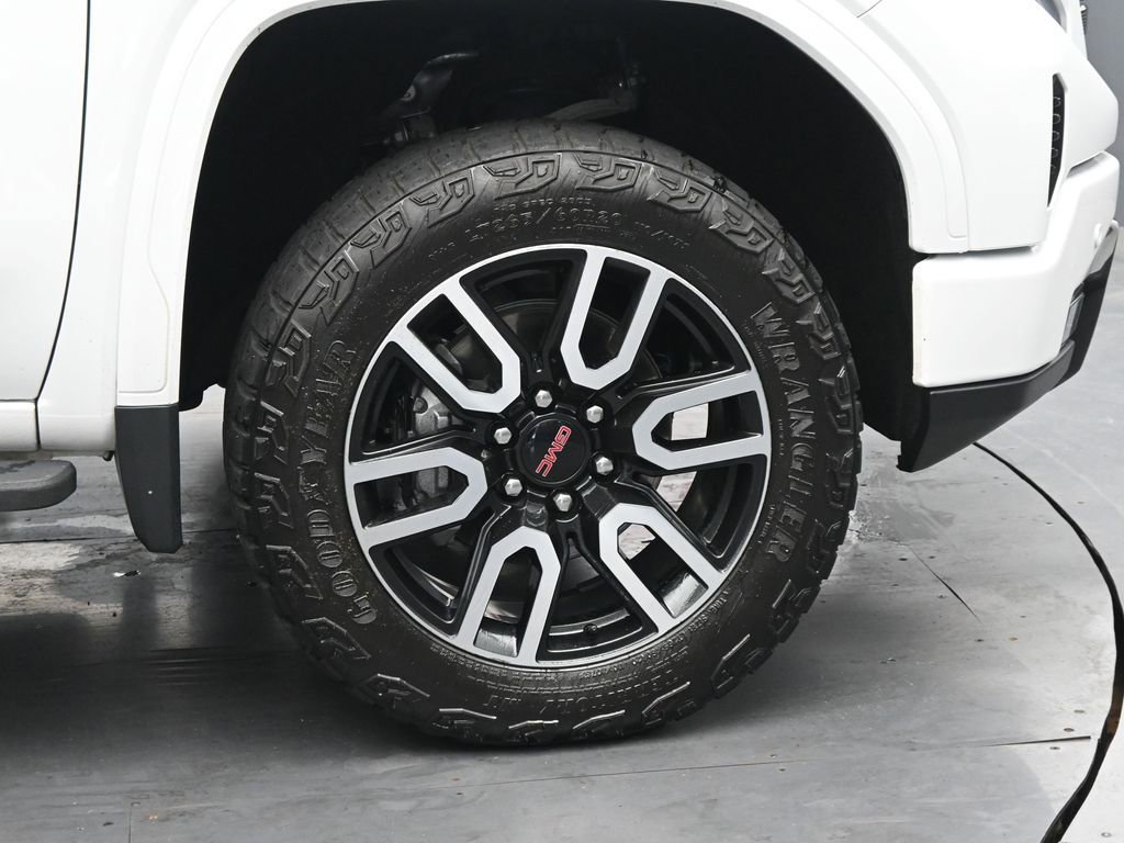 Used 2024 GMC Sierra 1500 AT4 w/ Technology Package AWD/4WD image 11