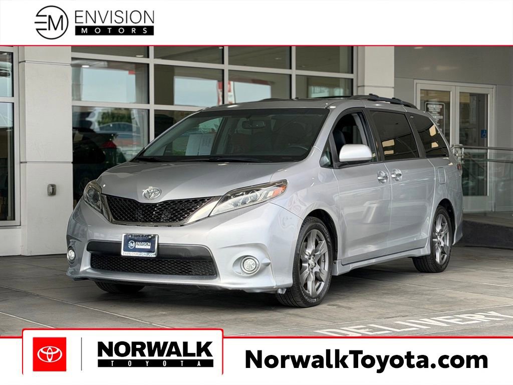Certified 2017 Toyota Sienna SE w/ SE Preferred Package FWD image 1