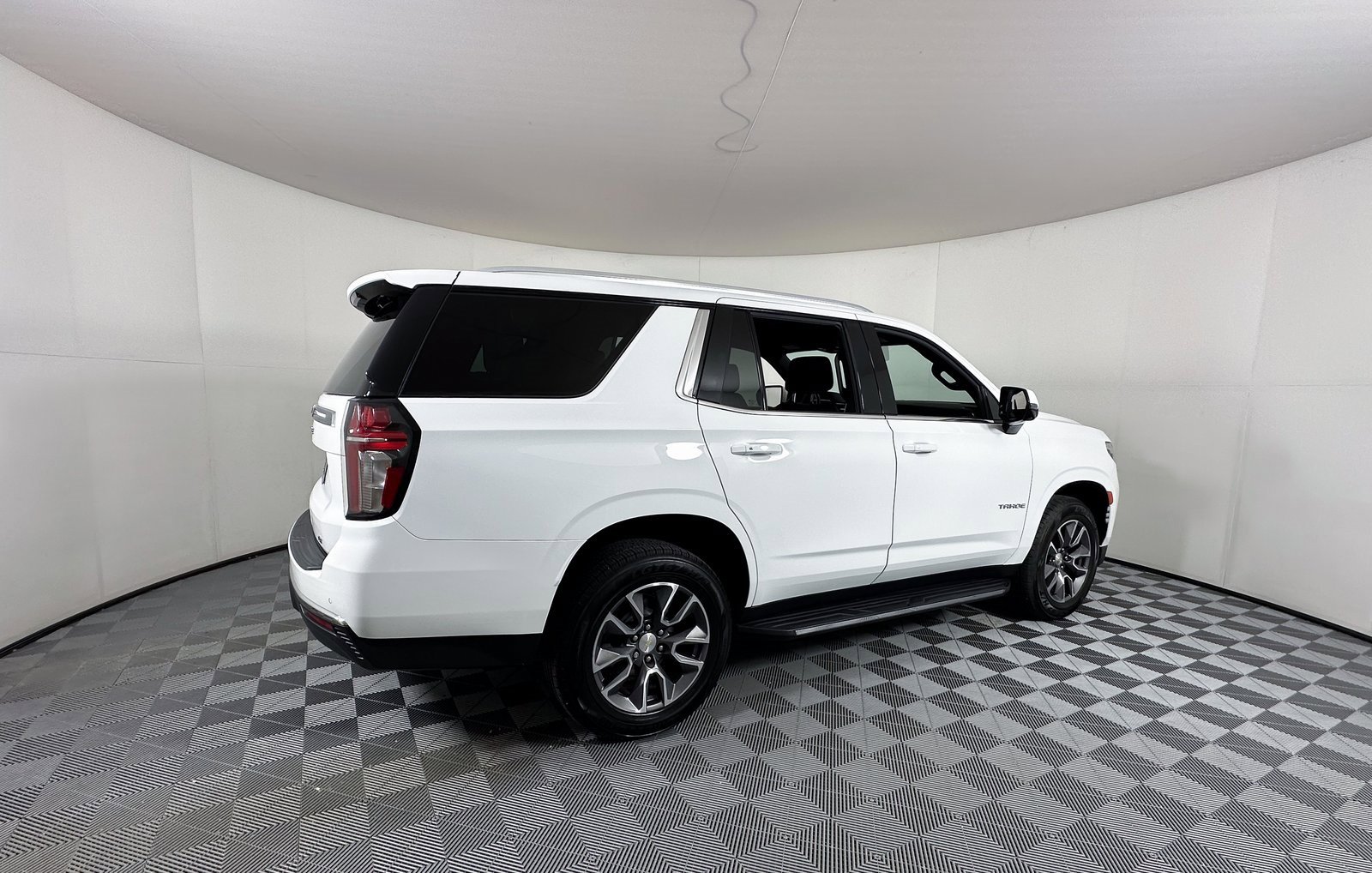 Used 2022 Chevrolet Tahoe LT w/ Luxury Package image 4